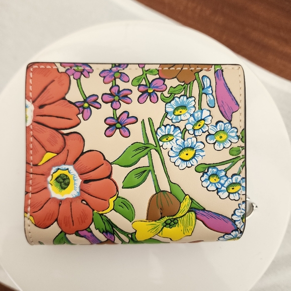 Coach Snap Wallet NWT Floral/Ivory/Silver - Picture 2 of 4